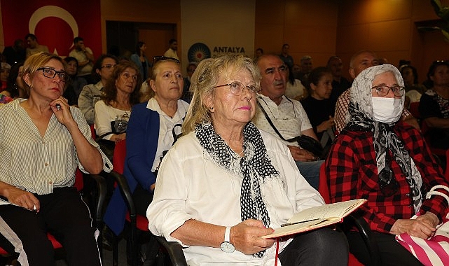 Antalya Büyükşehir Belediyesi, çiçekler ve bitkiler ile yakından ilgilenen vatandaşlar