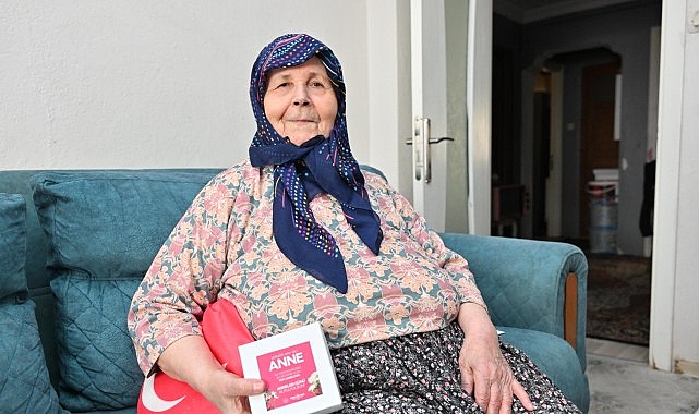 Manisa Büyükşehir Belediyesi, Anneler Günü nedeniyle şehit annelerini ziyaret ederek,