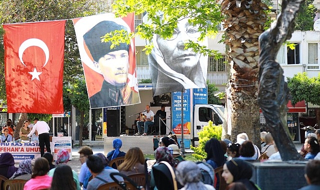 Efes Selçuk’ta Anneler Günü, Ahmet Ferahlı Parkı’nda düzenlenen Anneler Günü