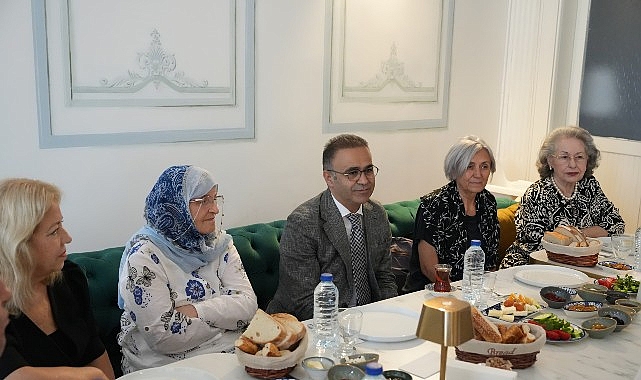 İzmir Olgunlaşma Enstitüsü Kültür Sanat Merkezi, Anneler Günü’ne özel anlamlı