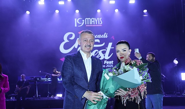 Kocaeli Büyükşehir Belediyesi tarafından yaptırılan İzmit Milli İrade Meydanı’nda ilk