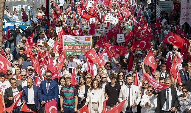 Karşıyaka Belediyesi tarafından düzenlenen 19 Mayıs Korteji, bayram coşkusunu sokaklara