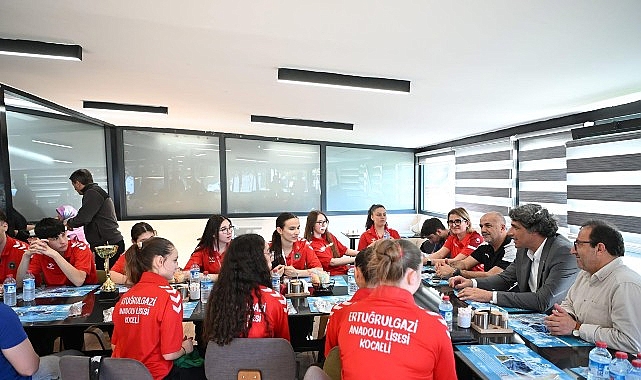 Okullar Arası Türkiye Korfbol Şampiyonası’nda Kartepe Ertuğrulgazi Anadolu Lisesi öğrencileri,