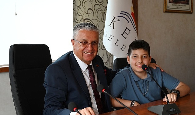 Kuzdere Mahallesi’nde yaşayan vatandaşlar, Kemer’de yaptıkları hizmetlerden dolayı Kemer Belediye