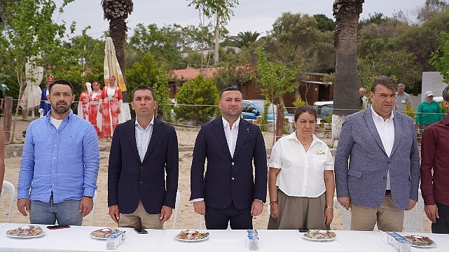 Seferihisar'ın mavi bayraklı Sığacık Akkum Plajı'nda düzenlenen “Mavi Yeşil Seferihisar