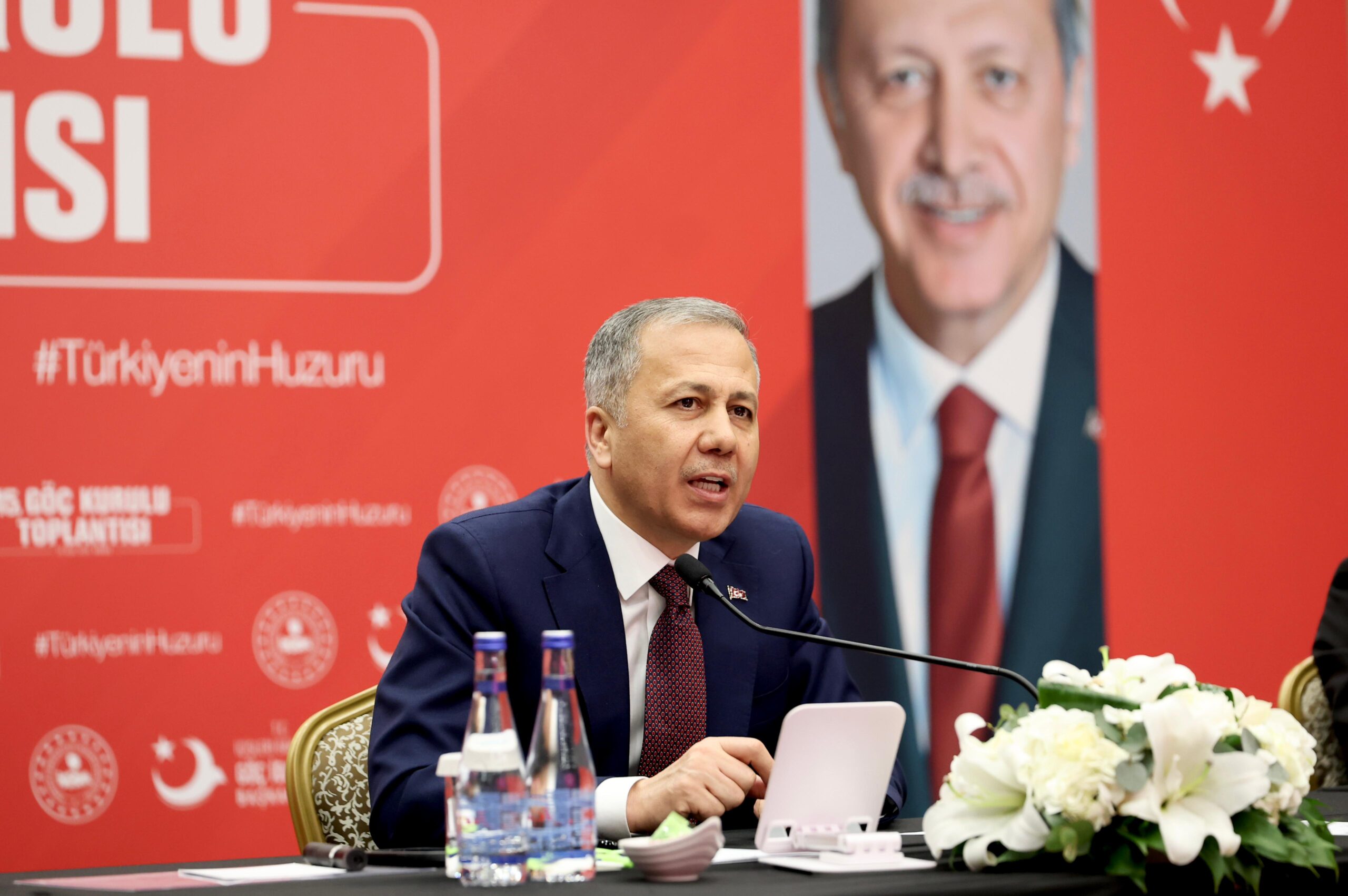 Kahramanmaraş’ın Onikişubat ilçesinde sürücünün aşırı hız nedeniyle direksiyon hakimiyetini kaybetmesi
