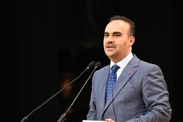 Sanayi ve Teknoloji Bakanı Mehmet Fatih Kacır, Antarktika’da kalıcı Türk