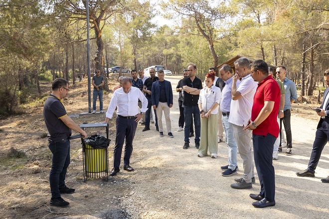 Mersin Büyükşehir Belediye Başkanı Vahap Seçer, Mersin Büyükşehir Belediyesi Emirler