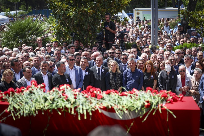 Mersin Büyükşehir Belediye Başkanı Vahap Seçer, konutunda elektrik akımına kapılmasının