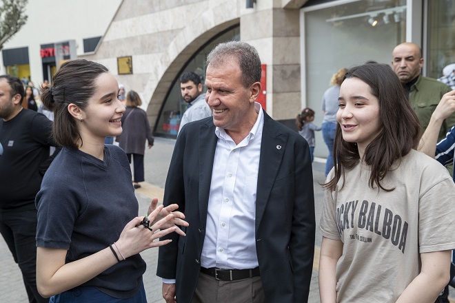‘Sosyal adalet’  ve ‘fırsat eşitliği’ ilkeleri doğrultusu ile gençlerin eğitim yolculuğuna verdiği destekleri