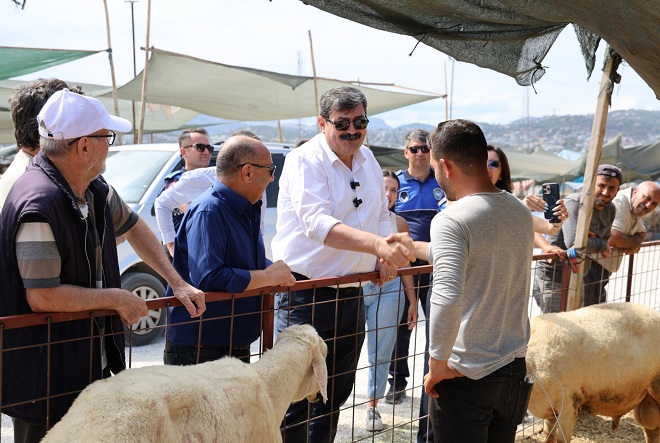 Toroslar Belediye Başkanı Abdurrahman Yıldız, Kurban Bayramı öncesinde hazırlıkları tamamlanan