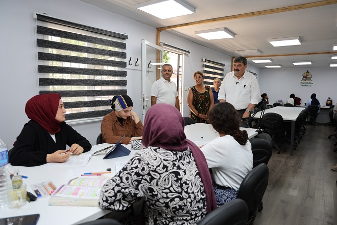 Toroslar Belediye Başkanı Abdurrahman Yıldız, belediye bünyesinde hizmet veren Selçuklar