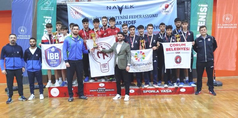 Kırşehir Spor Salonunda düzenlenen ”Yaşar Sedef Gençler Türkiye Şampiyonası”  takım