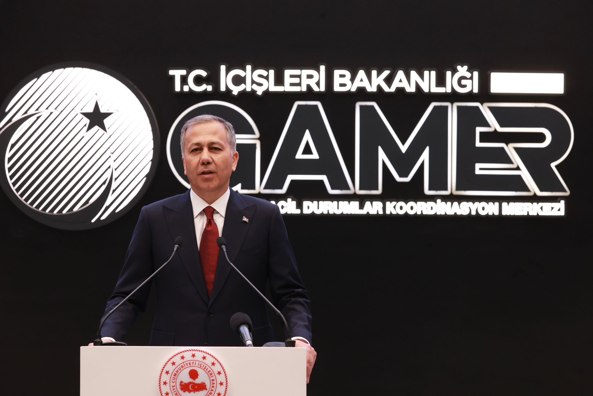 İçişleri Bakanı Yerlikaya, kırmızı bültenle uluslararası seviyede aranan U.Y., A.G.,