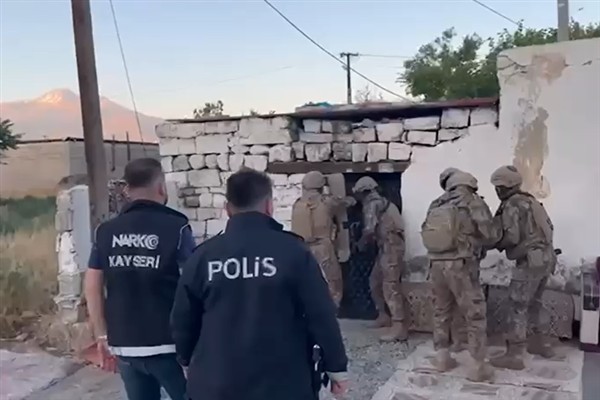 İçişleri Bakanı Ali Yerlikaya, 72 ilde uyuşturucu madde satıcılarına yönelik