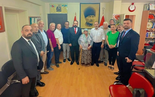 Anahtar Parti Mersin İl Başkanı Ahmet Gök ve beraberindeki il