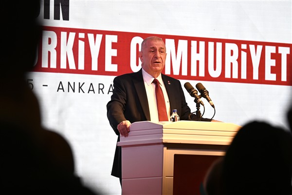 Zafer Partisi Genel Başkanı Ümit Özdağ, Cumhuriyet Halk Partisi (CHP)