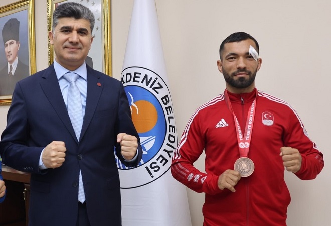 Akdeniz Belediyespor Kulübü’nün milli sporcusu Hatip Emlek, Türkiye Kick Boks