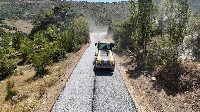 Yayla sezonunun gelmesiyle birlikte Mezitli Belediyesi, kırsal mahallelerde ulaşım altyapısını
