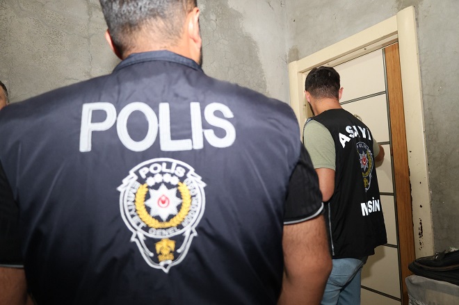 Mersin Polisi Aranan Şahıslara Göz Açtırmadı