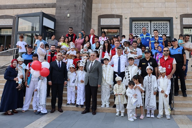 Mersin’in Akdeniz ilçesinde, ihtiyaç sahibi ailelerin çocukları için anlamlı bir