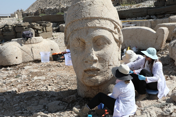 Kültür ve Turizm Bakanı Mehmet Nuri Ersoy, Nemrut Dağı’ndaki heykel