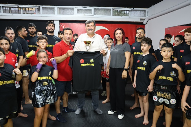 Toroslar Belediye Başkanı Abdurrahman Yıldız, ilçedeki spor faaliyetlerini yakından takip