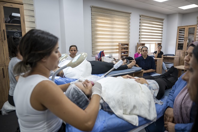 Mersin Büyükşehir Belediyesi, kadınların mesleki ve kişisel gelişimlerini desteklemeye devam