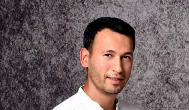 Denizli’nin Merkezefendi ilçesinde görevli bir polis memuru, izne geldiği evde
