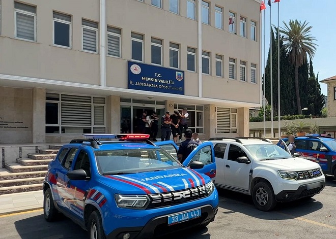 Mersin İl Jandarma Komutanlığı ekipleri cinayet şüphelisi (2) şahsı yaptığı