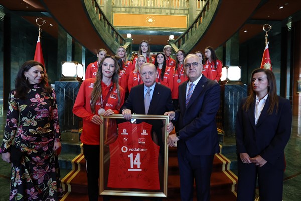 Cumhurbaşkanı Recep Tayyip Erdoğan, 2025 FIVB Dünya Şampiyonası’nda gümüş madalya