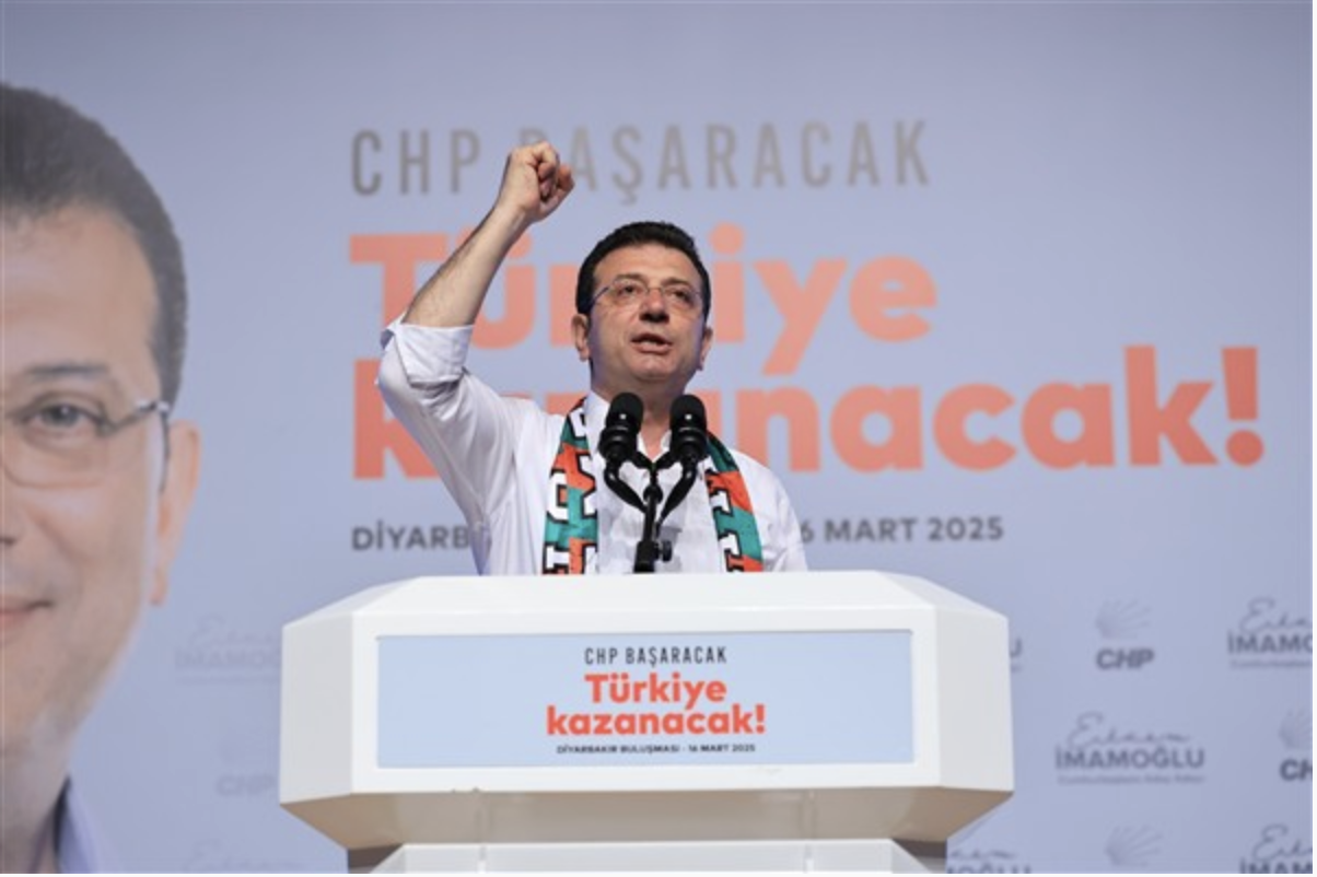 Ekrem İmamoğlu, Bayrampaşa Belediye Başkanı Hasan Mutlu ve çalışma arkadaşlarının