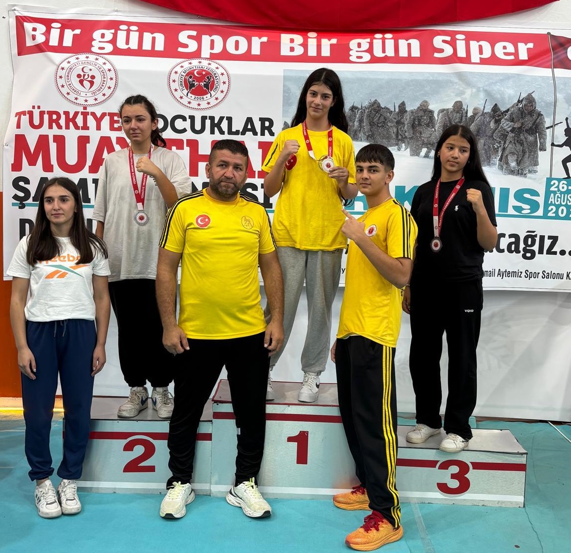 Kars’ta düzenlenen Minikler-Yıldızlar Muay Thai Türkiye Şampiyonası’nda Mersin Güven Zencir