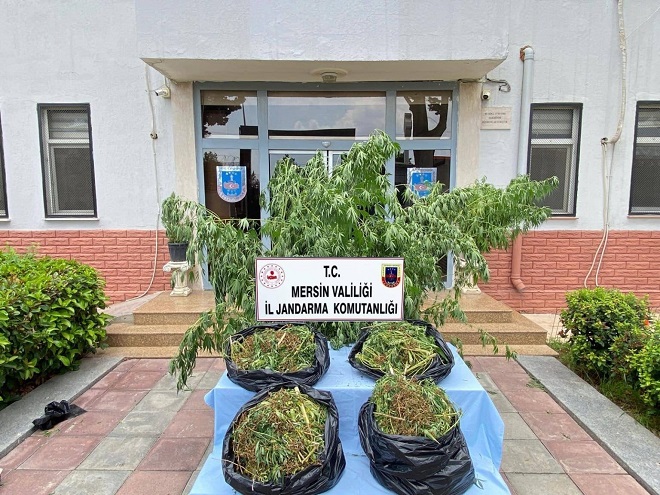Mersin İl Jandarma Komutanlığı ekipleri uyuşturucu madde ticareti yapan şahıslara