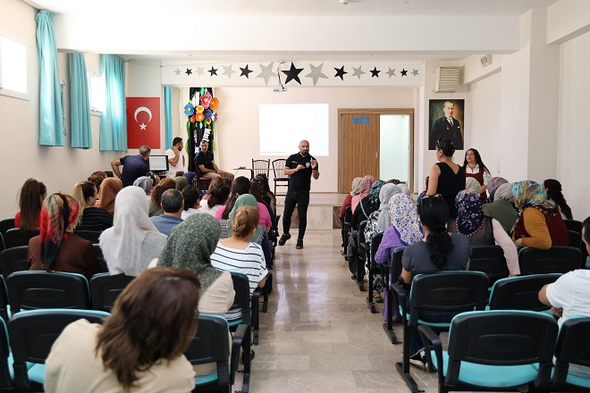 Toroslar Belediyesi, toplumun her kesimine ulaşan bilinçlendirme çalışmalarına bir yenisini