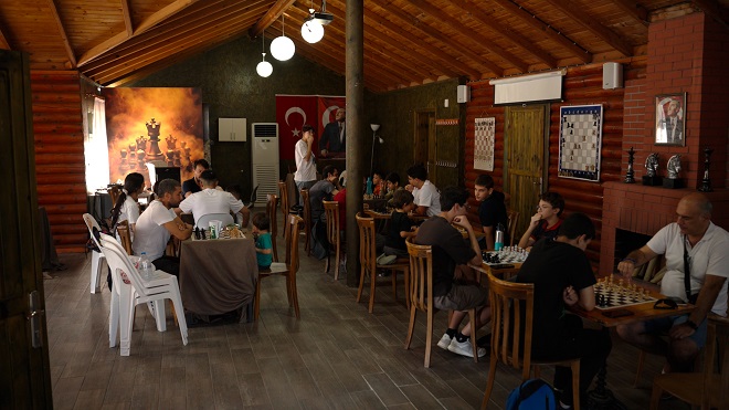 Mezitli Belediyesi tarafından hayata geçirilen Şahane Satranç Evi, açıldığı günden