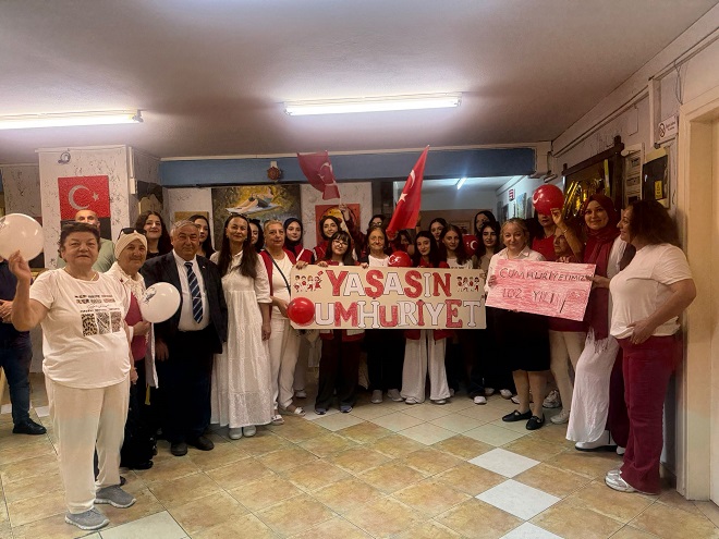 Türkiye Cumhuriyeti’nin 102. yılı, Mersin’de üç kuşağı bir araya getiren