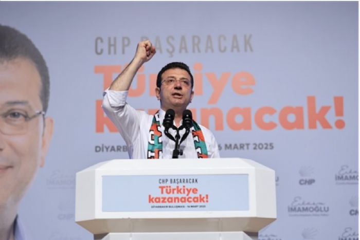 Ekrem İmamoğlu, eski Adalet ve Kalkınma Partisi (AK Parti) milletvekili