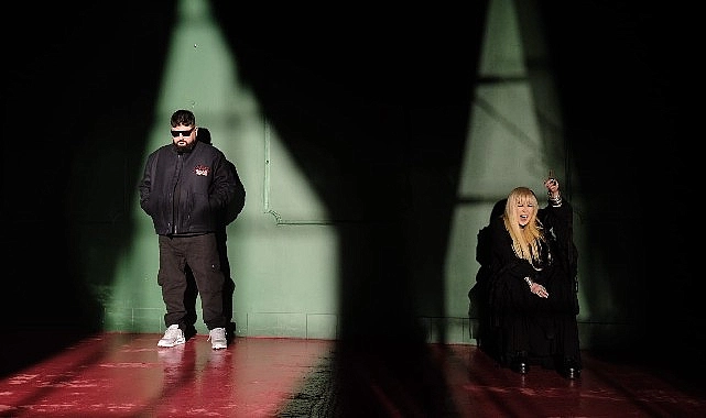 Türk müziğinin usta ismi Zerrin Özer ile rap müziğin başarılı