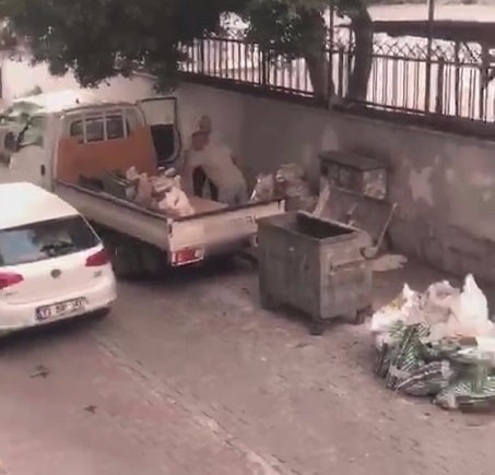 Akdeniz Belediyesi, bir yandan halk sağlığını korumak ve vatandaşlara temiz