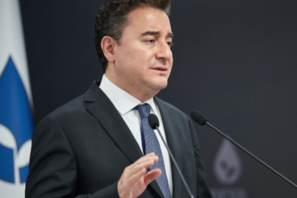 Demokrasi ve Atılım Partisi (DEVA Partisi) Genel Başkanı Ali Babacan,