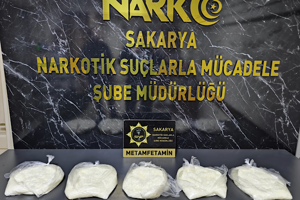 Sakarya Narkotik Suçlarla Mücadele Şube Müdürlüğü ekipleri, İstanbul’dan kente uyuşturucu