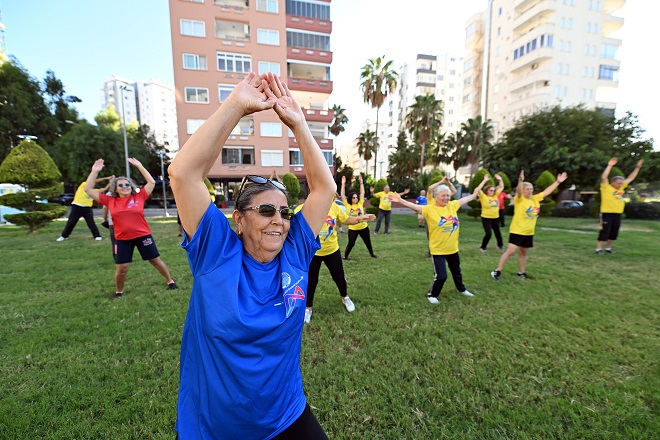 Emeklilerin aktif yaş almasına katkı sunan Mersin Büyükşehir Belediyesi, Sosyal