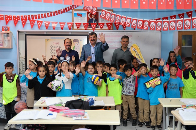 BAŞKAN YILDIZ’DAN, EN ÇOK ATIK PİL TOPLAYAN ÖĞRENCİLERE SÜRPRİZ ZİYARET…