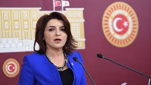 GÜLCAN KIŞ: “TÜRKİYE’DE GEÇİMİN ADI: KREDİ KARTI”