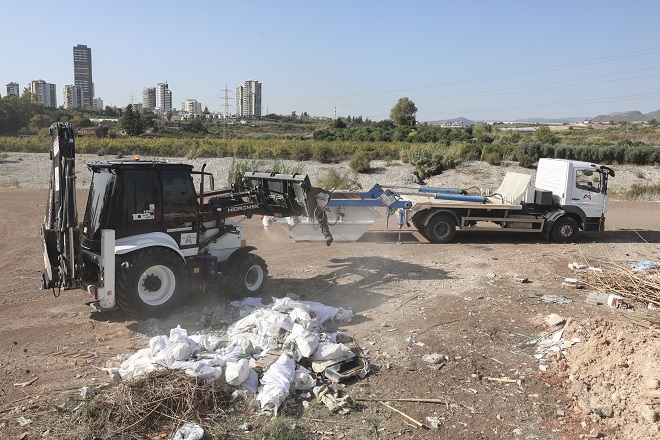 Mersin Büyükşehir Belediyesi; kent genelinde inşaat yıkıntı ve tadilat atıklarının