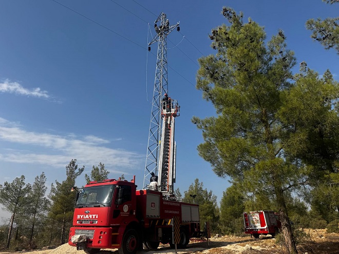 Mersin’in Mut ilçesi Burunköy Mahallesi’nde Toroslar EDAŞ’a bağlı yüksek gerilim