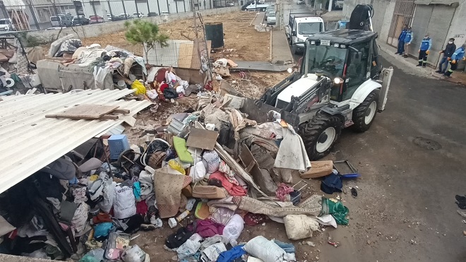 Mersin’in Akdeniz ilçesinde çevre ve halk sağlığını tehdit eden çöp