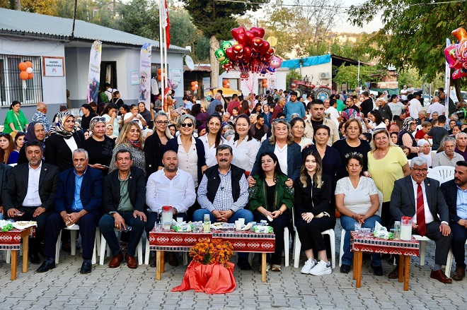 Toroslar Belediyesinin Hurma Hasadı Etkinliği, yoğun ilgi gördü. Hem bölgenin
