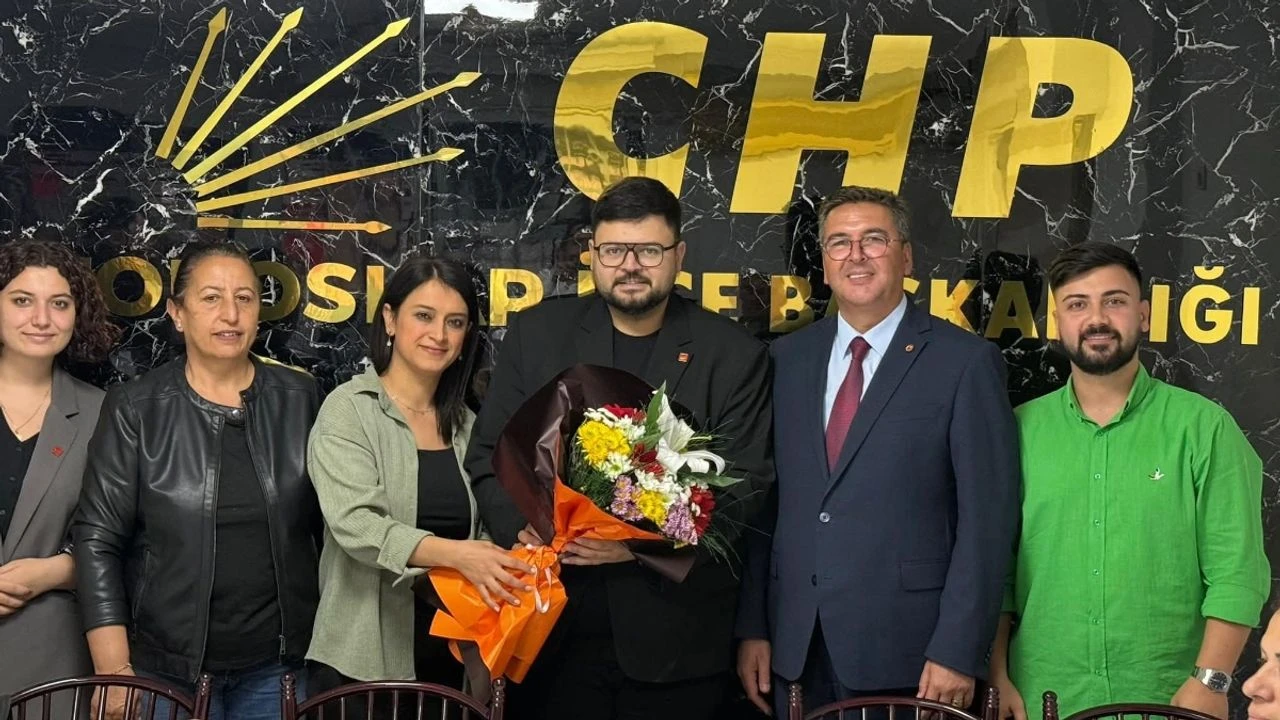 CHP Toroslar İlçe Başkanı İzzet Kırılmaz, meclis üyeleriyle buluşmasında birlik,